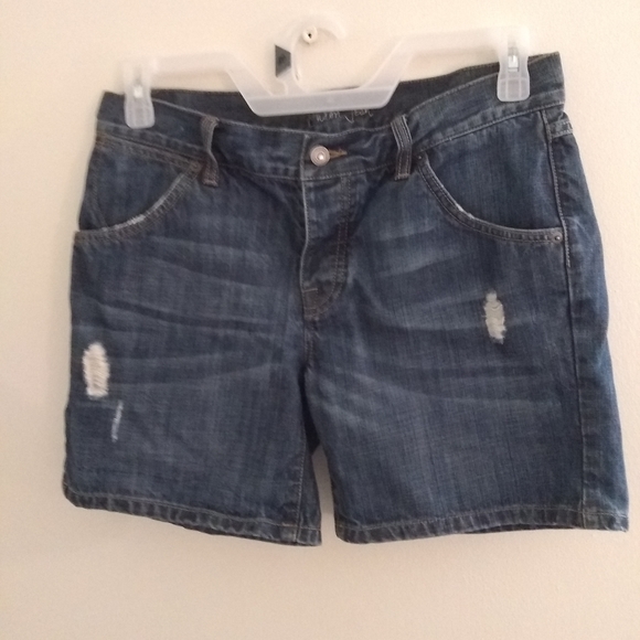 London Jean Jean Cutoffs - Picture 8 of 8